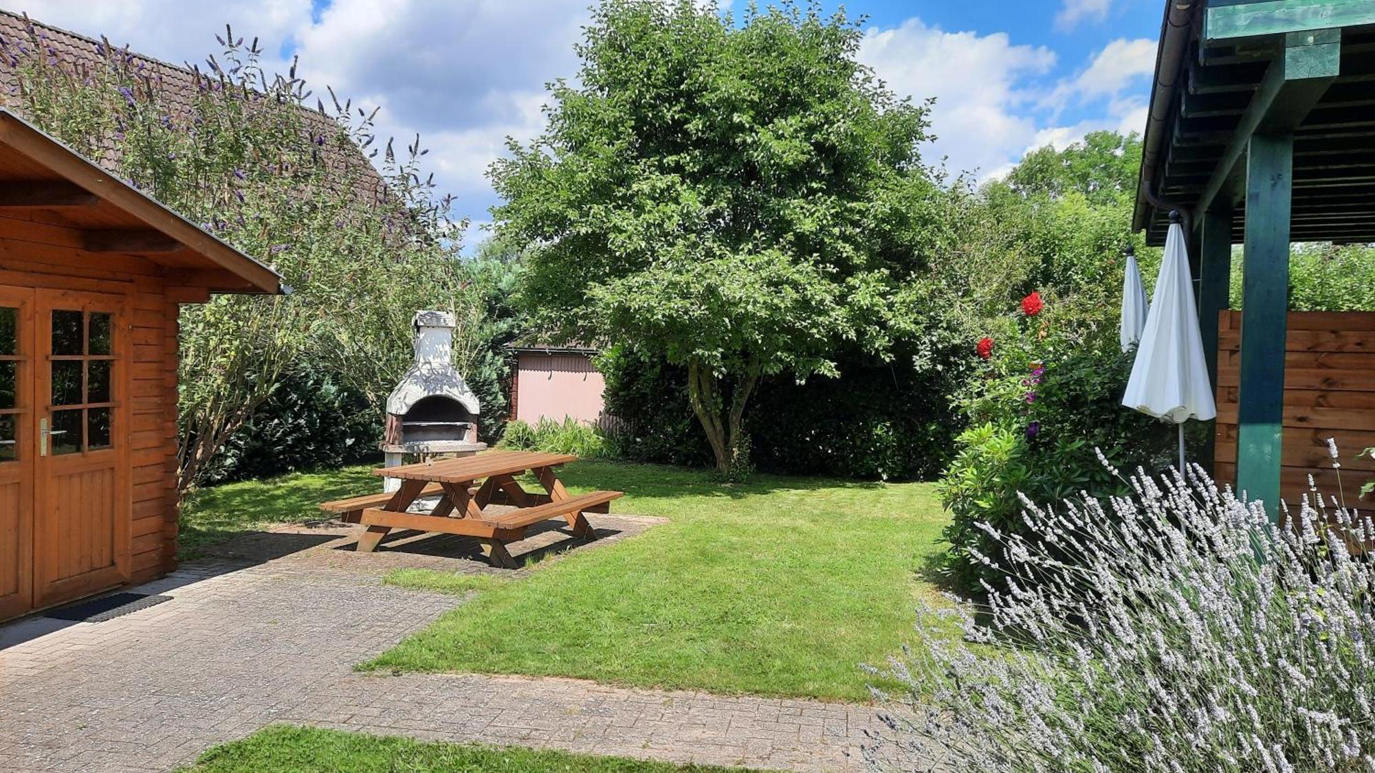 Ferienhaus Sasse Ferienwohnungen Mit Garten & Grill Molschow Екстер'єр фото